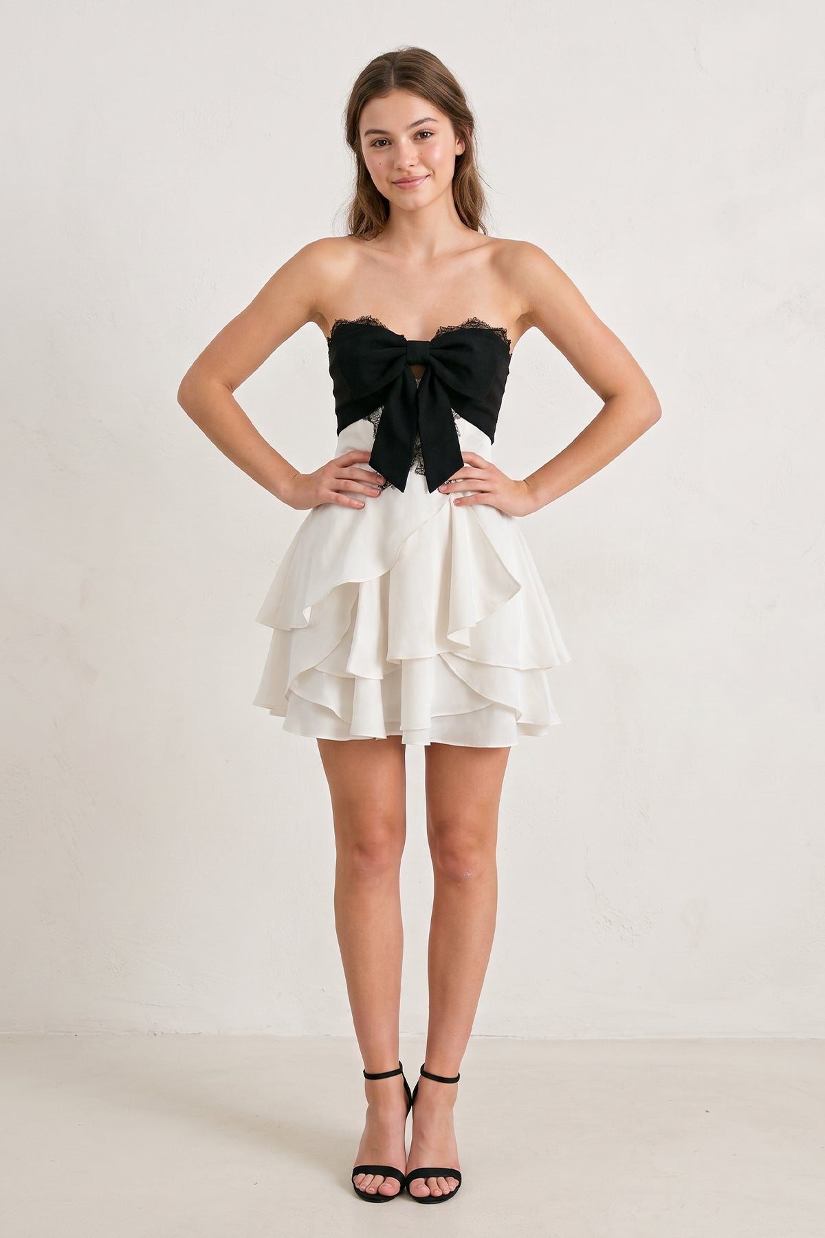 White Black Sweetheart A-Line Ruffled Chiffon Homecoming Dress with Bow